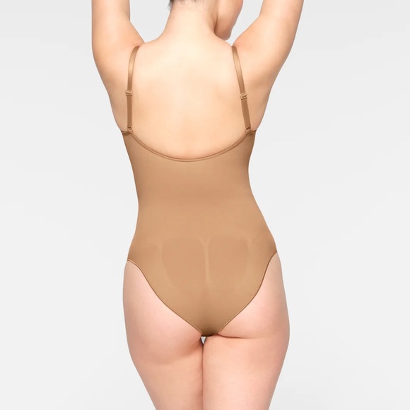 SKIMS SCULPTING BODYSUIT BRIEF W/ SNAPS - Picture 4 of 16